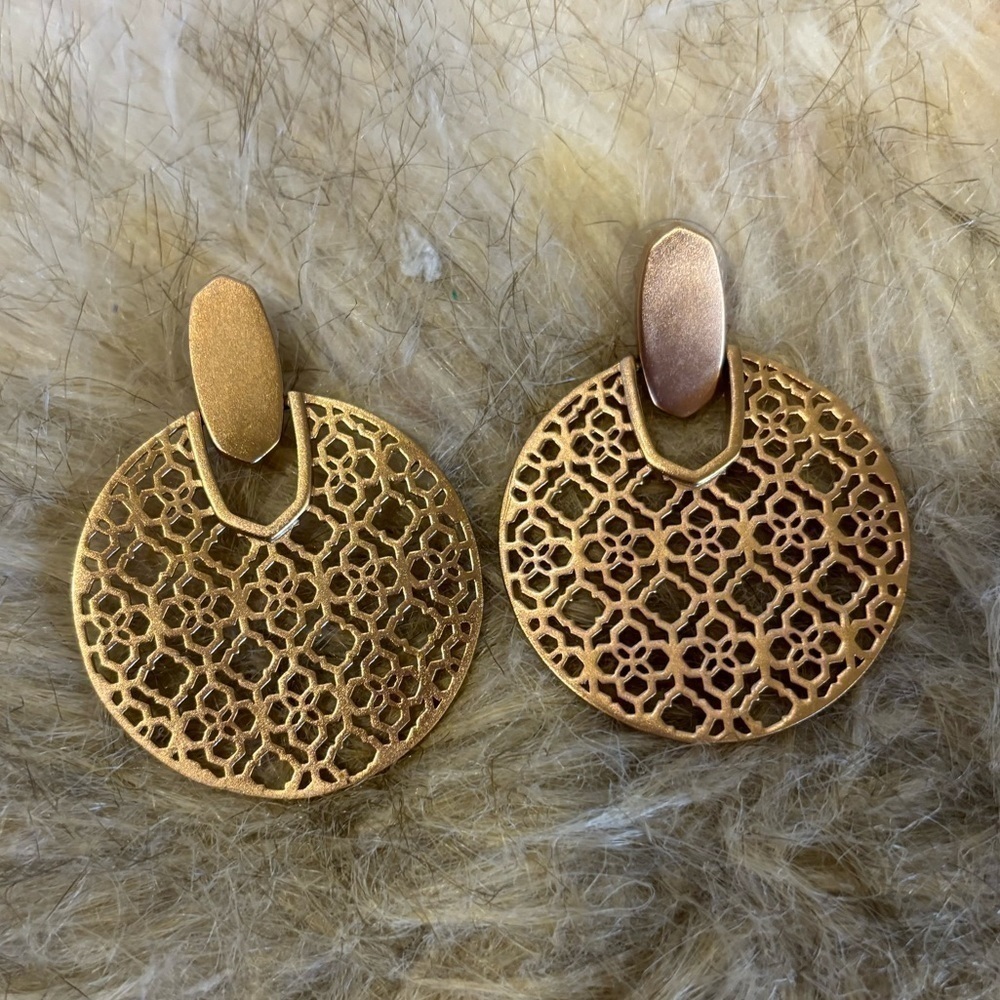 Kendra Scott gold Diane statement earrings. Beautiful, comfortable weight.